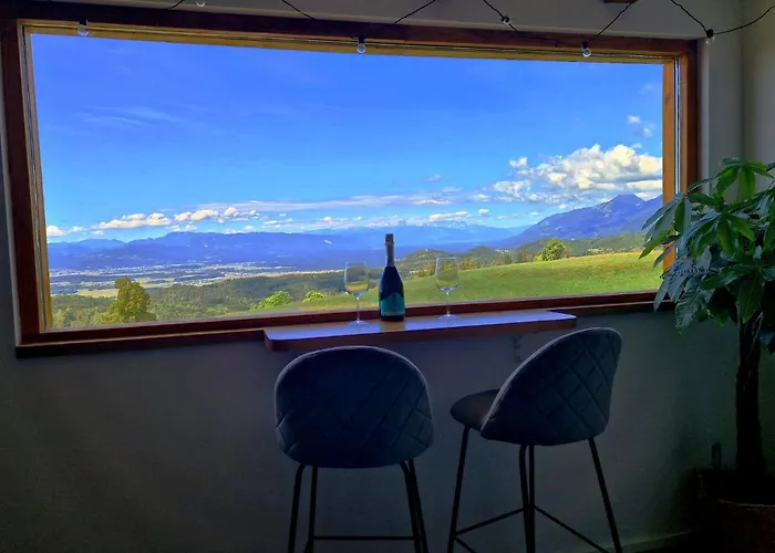 Lunela Estate With Sauna Vakantiehuis Cerklje na Gorenjskem